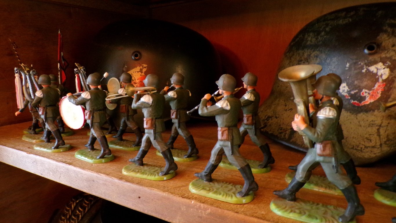 Exceptional 27-Piece Elastolin WWII Whermacht Band