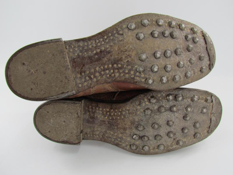 Low Boots ( Schnurschuhe ) with hobnails