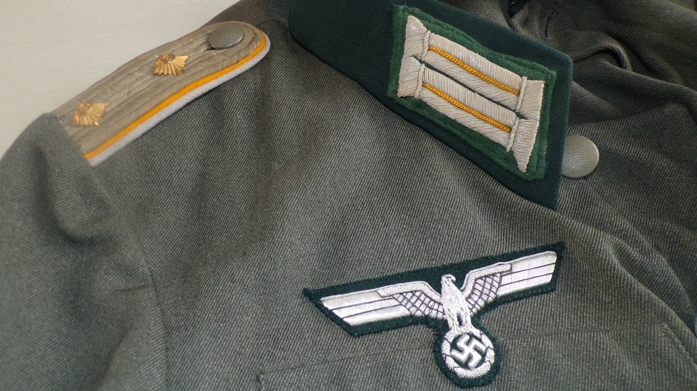 reissued Austrian Cavalry tunic of a Hauptmann 1