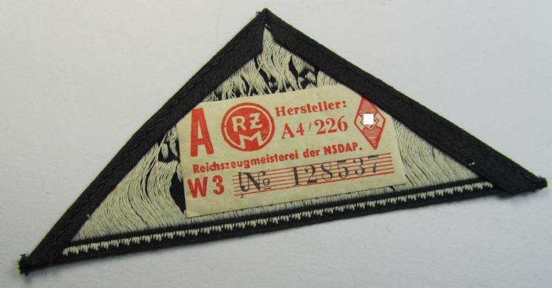 Superb - and rarely encountered! - HJ/BDM (ie. 'Hitlerjugend' or: 'Bund Deutsche Mädel') district-triangle (ie. 'Gebietsdreieck') entitled: 'Reichs-deutsche Jugend Ausland' being a virtually mint specimen that still retains its 'RzM'-etiket