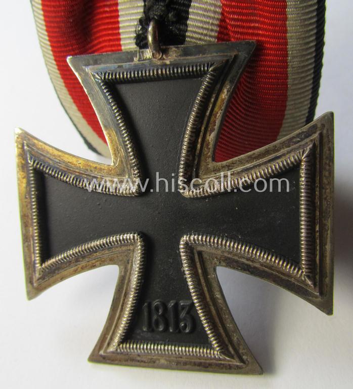Attractive, Iron Cross 2nd class (or: 'Eisernes Kreuz 2. Klasse') being a nicely preserved example (of a - by me - unidentified maker ie. 'Hersteller') and that comes period-mounted as a so-called: 'Einzelspange'