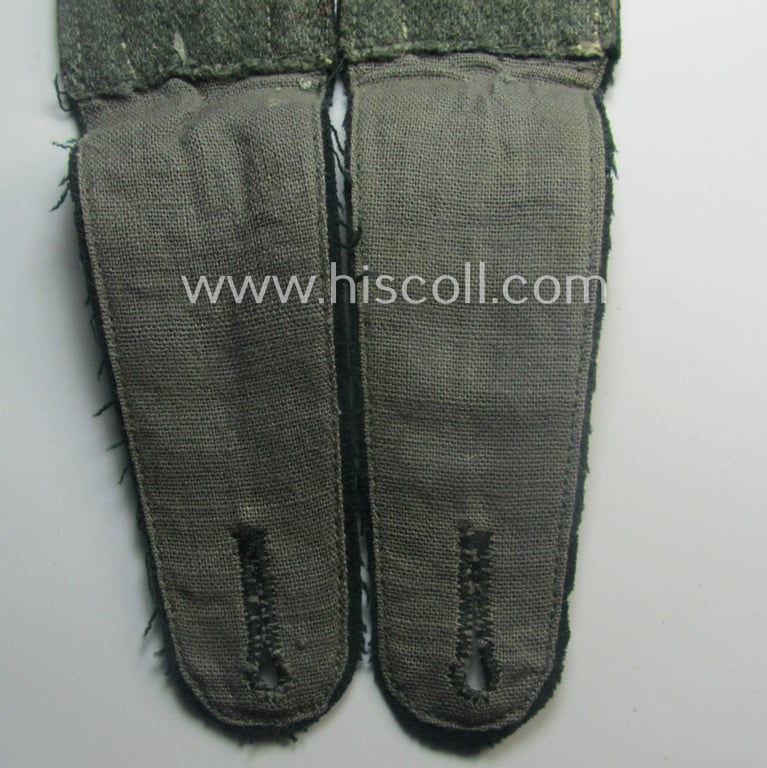 Minimally moth-damaged pair of WH (Heeres), neatly 'cyphered' ('M36'- ie. 'M40'-pattern and/or pointed-style) NCO-type shoulderstraps for an: 'Unterwachtmeister des Artillerie-Rgts. 30'