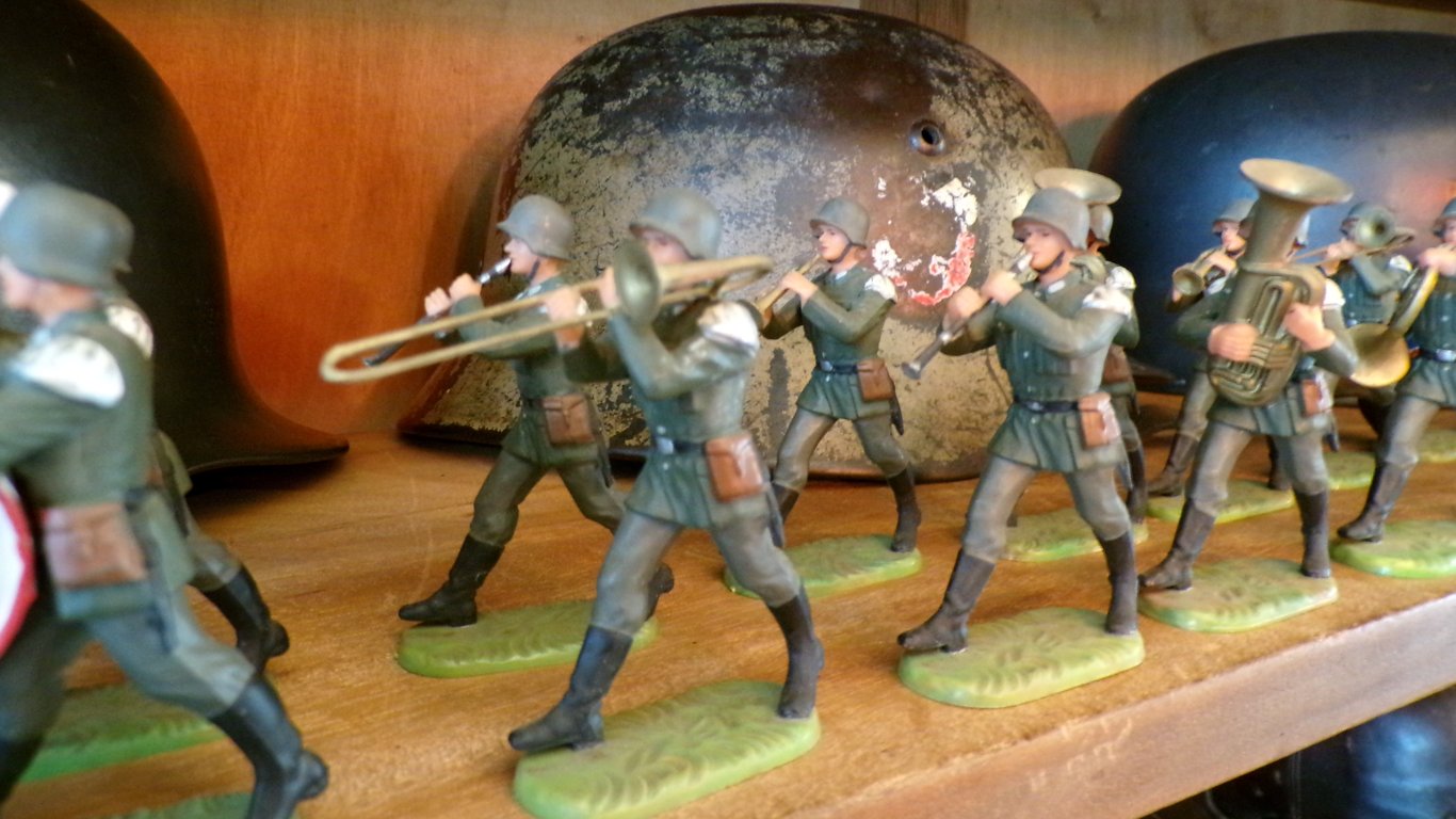 Exceptional 27-Piece Elastolin WWII Whermacht Band