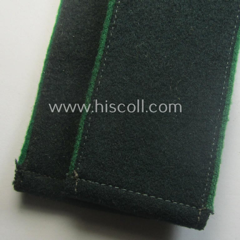 Pair of minimally mis-matched, early- (ie. mid-) war-period so-called: 'M40'-pattern, WH (Heeres) EM-type shoulderstraps as piped in the 'grüner'-coloured branchcolour: 'Soldat eines eines Jäger- o. Gebirgsjäger-Rgts.'