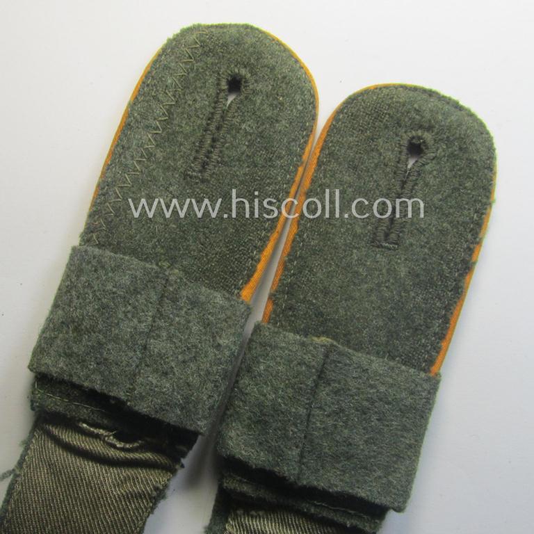 Pair of WH (Heeres) 'M40'-pattern, EM-type shoulderstraps that came with its accompanying 'Überschube'-pair: 'Soldat des Infanterie-Divisions-Aufklärungs-Abtlgs. (mot) 246'