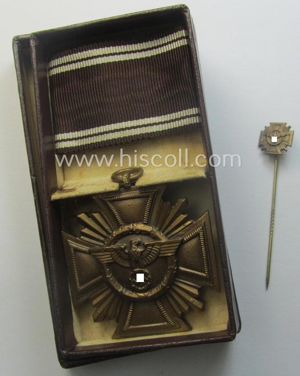 'N.S.D.A.P. D.A. in Bronze' (ie. '3. Stufe für 10 Jahre t. D.') being a non-maker-marked example that comes stored with its accompanying miniature(!) in its typical two-pieced 'RzM M1/52'-marked etui