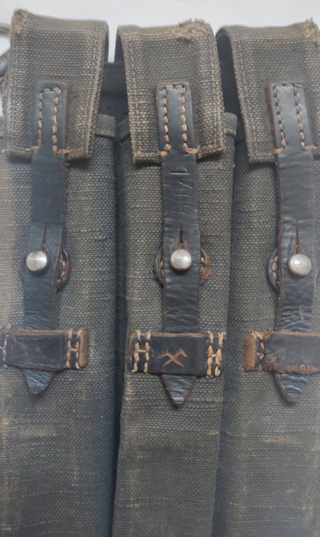 Original mid war MP40 canvas pouch (left hand side)