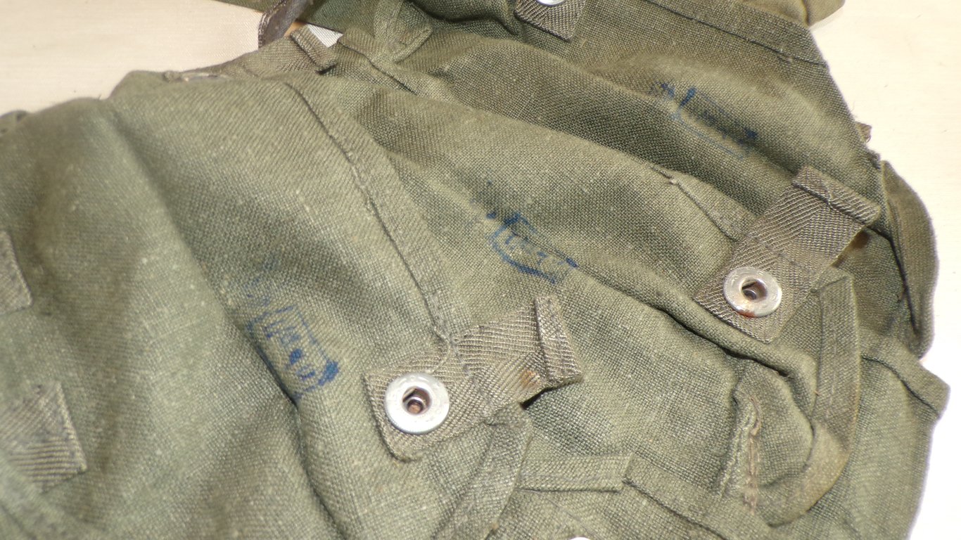 Unissued 1943 Feldgrau Gas Plane Pouch  nbg 43