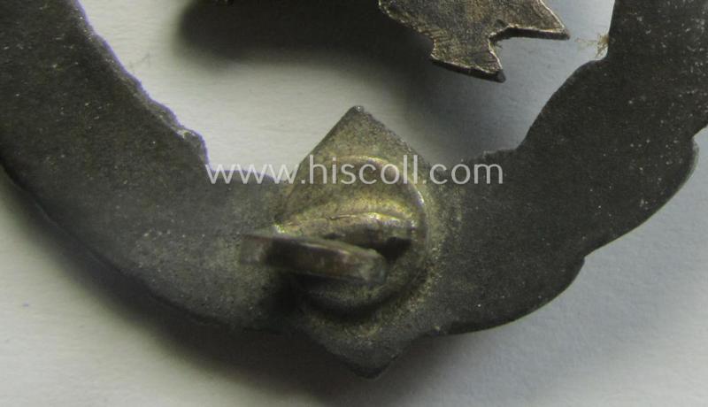 WH (Luftwaffe) 'Fliegerschützen-Abzeichen mit Blitzbündel' being a neatly maker- (ie. 'Wilh. Deumer'-) marked- and/or: typical zinc- (ie. 'Feinzink'-) based example as was produced by the: 'Wilh. Deumer'-company
