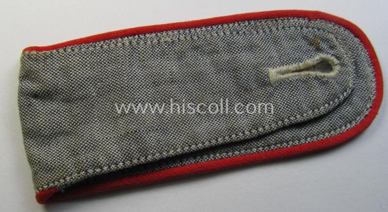 Neat - albeit regrettably single! - WH (LW) EM-type: 'Flakartillerie' shoulderstrap as was specifically intended for the bluish-grey (ie. 'blaumelliertes') summer-shirt and that comes in an overall nice- (albeit moderately used- ie. worn-), condi...