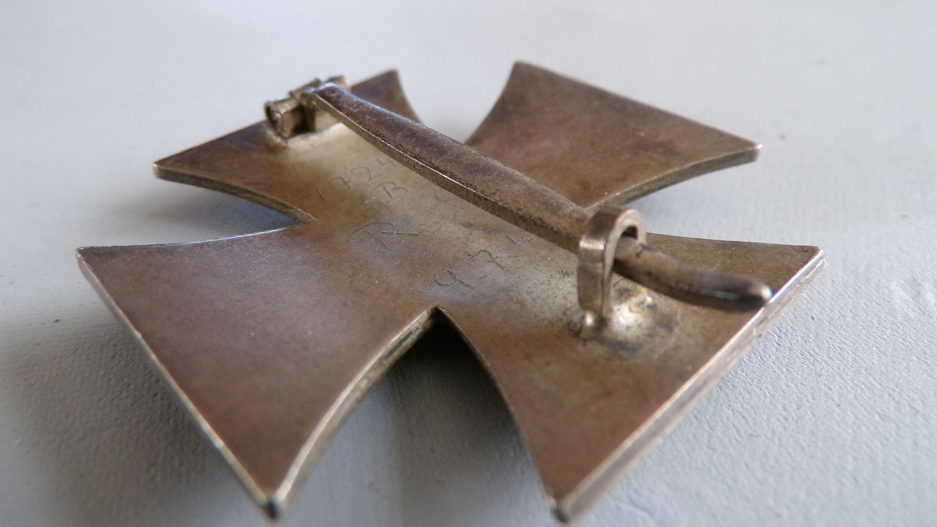 Curved, Named and Cased Iron Cross first Class