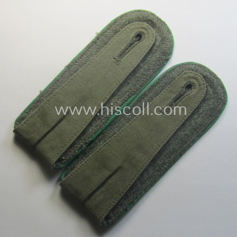 Pair of WH (Heeres) NCO-type (ie. 'M40- o. M43'-pattern-) so-called: 'summer-type'-shoulderstraps (being of the model as was specifically intended for usage on the 'Windjacke') as was intended for a: 'Feldwebel eines Gebirgsjäger-Rgts.'