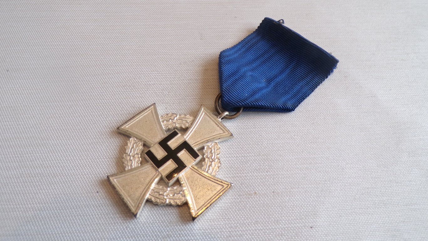 Cased 25-Year Faithful Service Medal