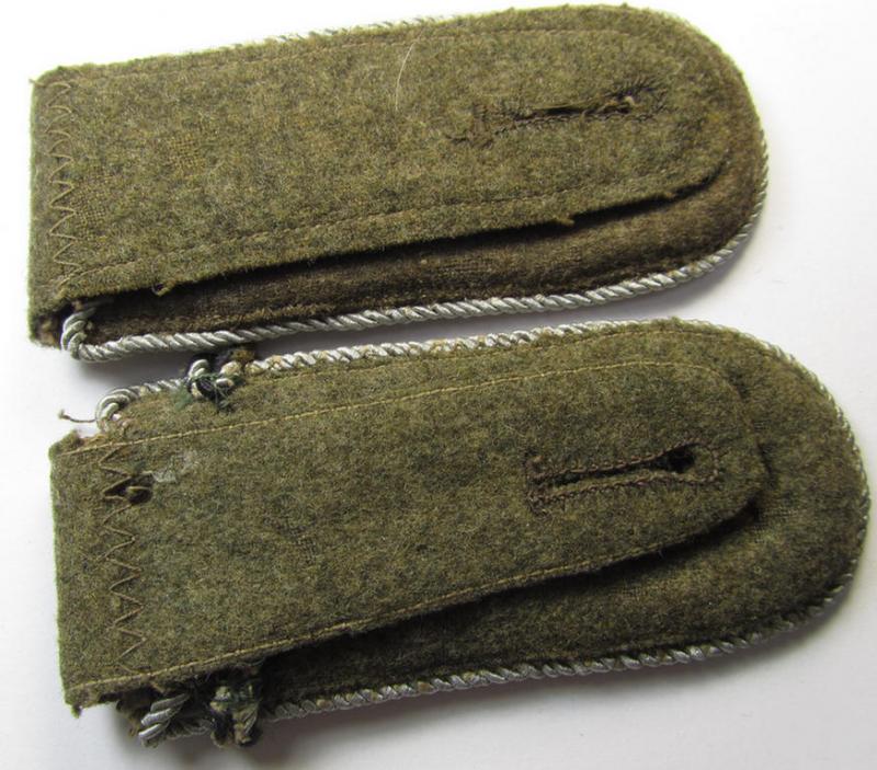 Attractive - albeit minimally mis-matched - pair of RAD (ie. 'Reichsarbeitsdienst') EM (ie. NCO-)type shoulderstraps (being of the third pattern as was used in the period between 1942-45) as was specifically intended for a: 'RAD-Hauptvormann'