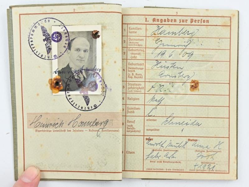 German WH Wehrpass and Document 'Heinrich Hamburgs'