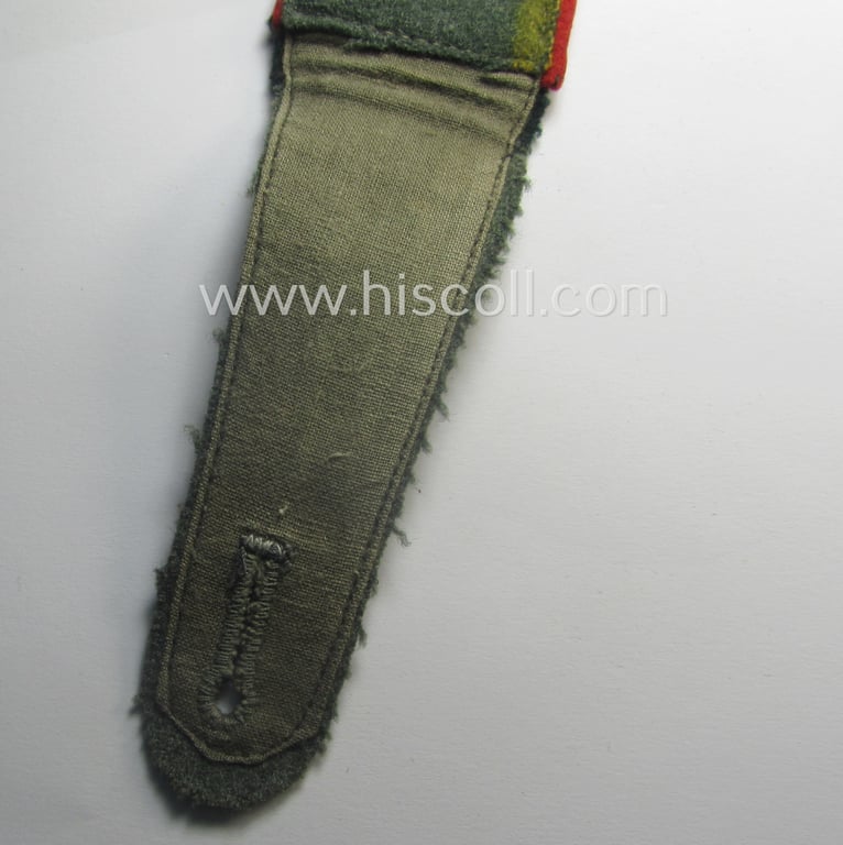 Single, pre- (ie. early-) war-period WH (Heeres) so-called: 'M40'-pattern, EM-type shoulderstrap as was intended for - and with certainty worn by! - a: 'Soldat eines (Sturm)Artillerie Abts. o. Rgts.'
