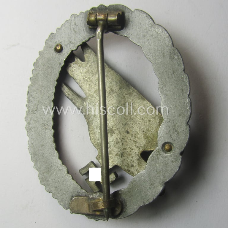 Zinc- (ie. 'Feinzink'-) based version of a WH (Luftwaffe) 'Fallschirmschützen-Abzeichen' (being a non-maker-marked, 'Type A'-pattern example as was produced by the 'Steinhauer & Lück'-company)