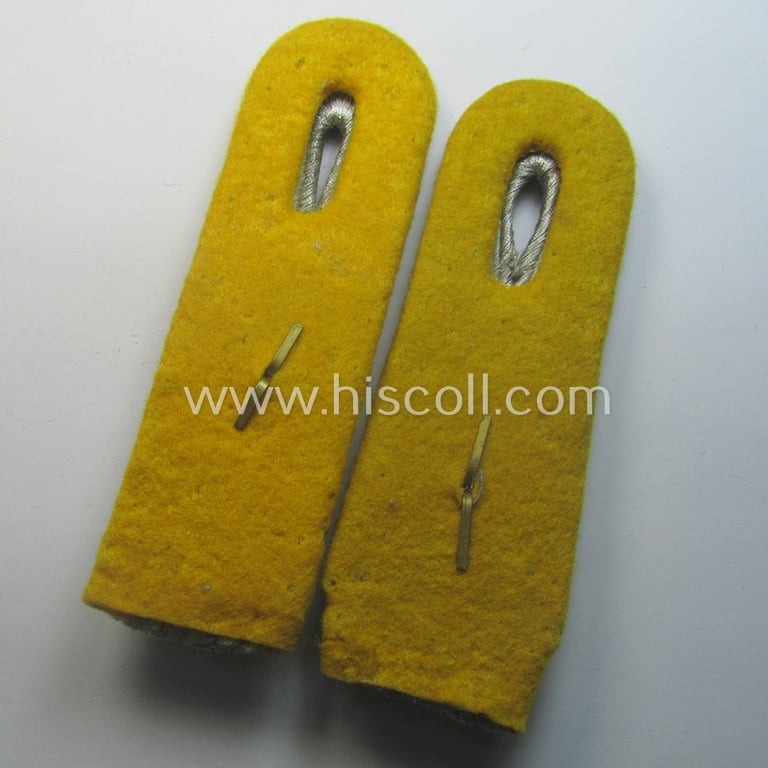 Pair of WH (Luftwaffe) officers'-type shoulderboards as was intended for usage by an: 'Oberleutnant eines Flieger- o. Fallschirmjäger-Rgts.'