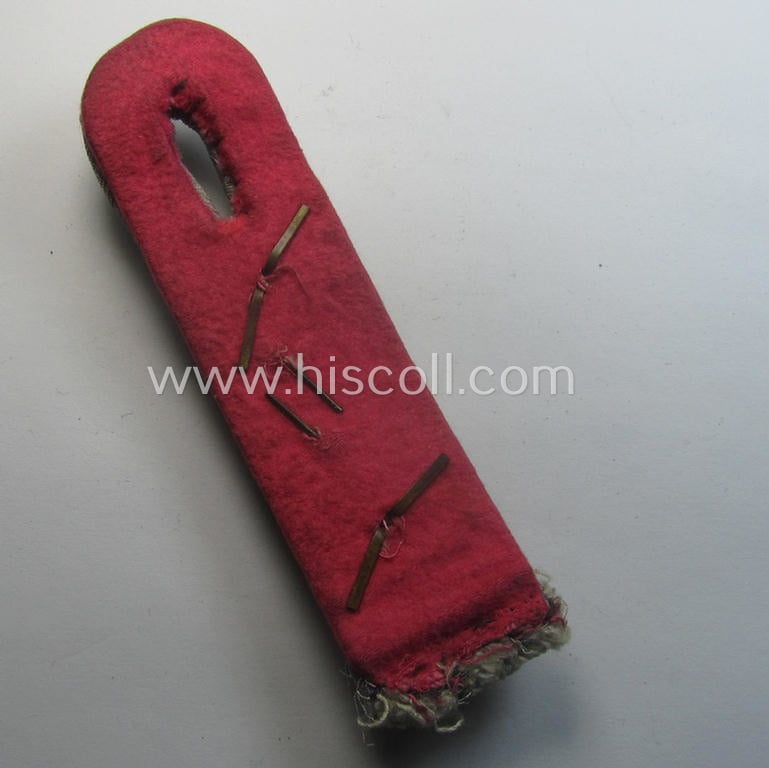 Single - but nevertheless scarcely found! - WH (Heeres) 'cyphered' officers'-type shoulderboard as was intended for usage by a: 'Hauptmann u. Mitglied eines Panzer-Aufklärungs-Abtlgs.'