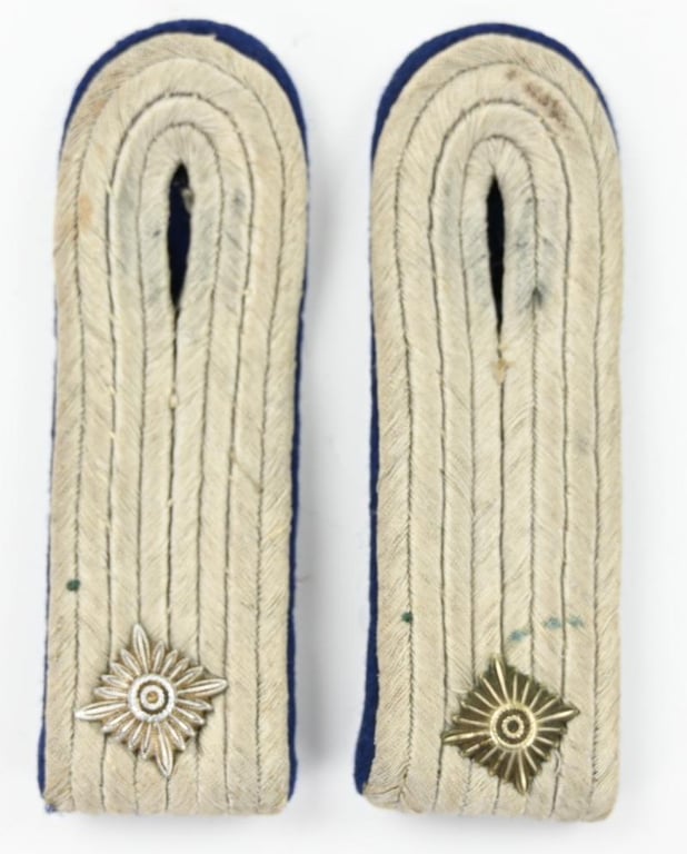 German WH Officer's Shoulderboards 'Arzt'