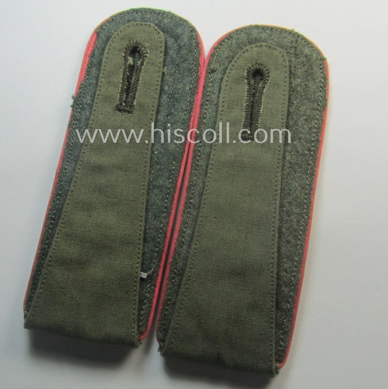 Stunning pair of WH (Heeres) NCO-type (ie. 'M40- o. M41'-pattern-): 'summer-type'-shoulderstraps (being of the model as was specifically intended for usage onto the 'Windjacke') as was intended for a: 'Feldwebel eines Pz- o. Panzerjäger-Rgts.'