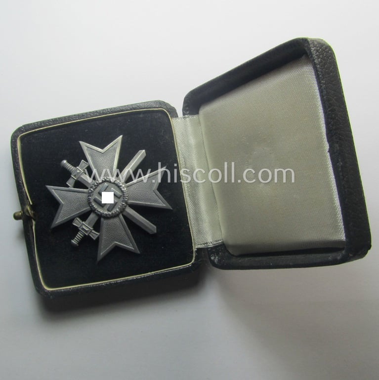 'KvK 1. Klasse mit Schwertern' being a neatly maker (ie. '4'-) marked example that comes in its non-maker- (but luxuriously-styled!) etui as issued