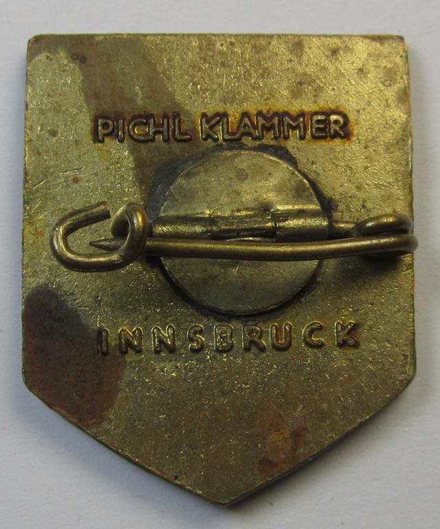 Attractive - and unusally seen! - multi-coloured enamelled, so-called: 'Gaumeisterabzeichen für Kombinationsschiessen in Gold mit Eichenlaub 1943 des Standschützenverbandes Tirol-Vorarlberg'