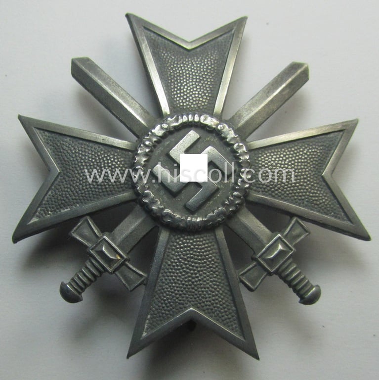 'KvK 1. Klasse mit Schwertern' being a neatly maker (ie. '4'-) marked example that comes in its non-maker- (but luxuriously-styled!) etui as issued