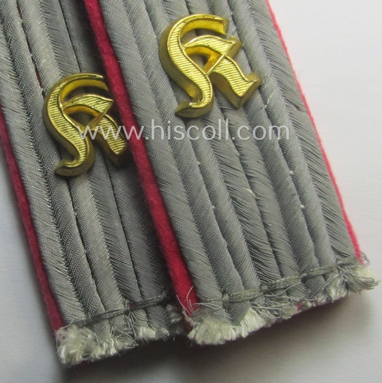 Superb - and actually rarely seen! - pair of WH (Heeres) 'cyphered', officers'-type shoulderboards as was specifically intended for a: 'Leutnant eines Kradschützen-Bataillons der Pz.- u. Inf.-Div.'