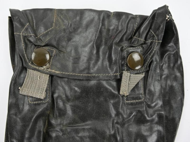 German WH M31 Gascape Pouch