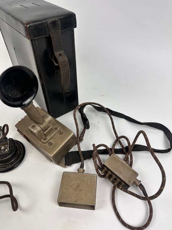 Wehrmacht Brustmikrofon 33 in Original Pouch.