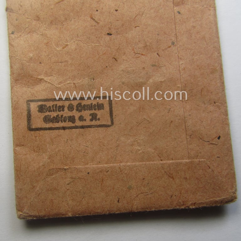 Empty 'Zellstoff'-based pouch as was intended for a medal: 'Winterschlacht im Osten 1941/42' as was produced by the company: 'Walter & Henlein - Gablonz a. N.'