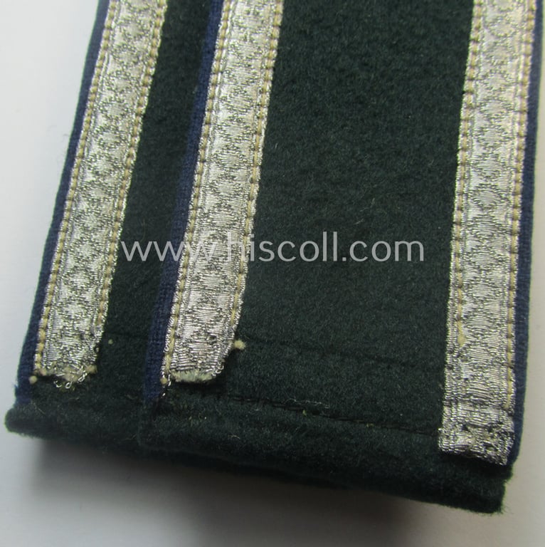 Pair of WH (Heeres) so-called: 'M40 o. M41'-pattern, NCO-type shoulderstraps: 'Unteroffizier einer Sanitäts-Abtlgs.'