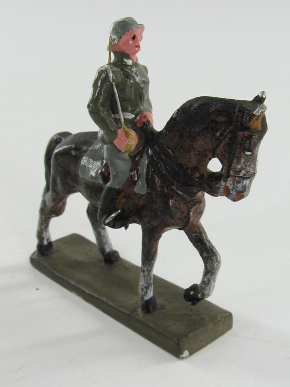 Lineol Wehrmacht Soldier ( 4 cm ) on Horseback