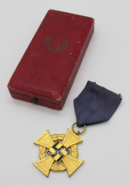 Cased 40 Years Faithful Service Medal ( Deschler )