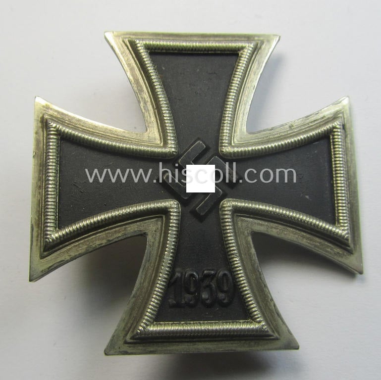 'Eisernes Kreuz 1. Kl.' (or: Iron Cross 1st class) being a (typical) non-maker-marked example as was (I deem) produced by the maker (ie. 'Hersteller'): 'Paul Meybauer'