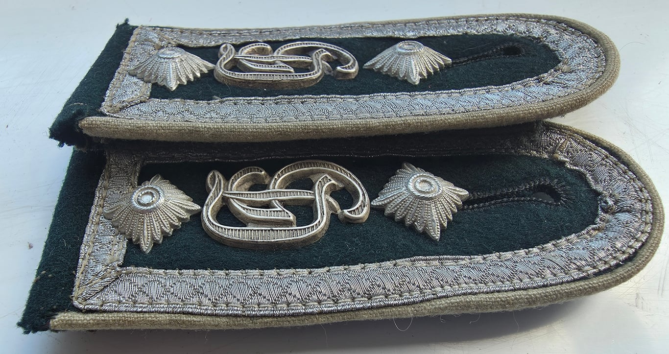 WH M36 GD Infantry NCO shoulder straps