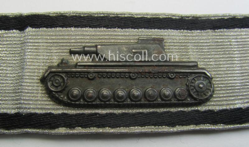 'Sonderabzeichen für das Niederkämpfen von Panzerkampfwagen usw. durch Einzelkämpfer in Silber' (ie. tank-destruction badge)