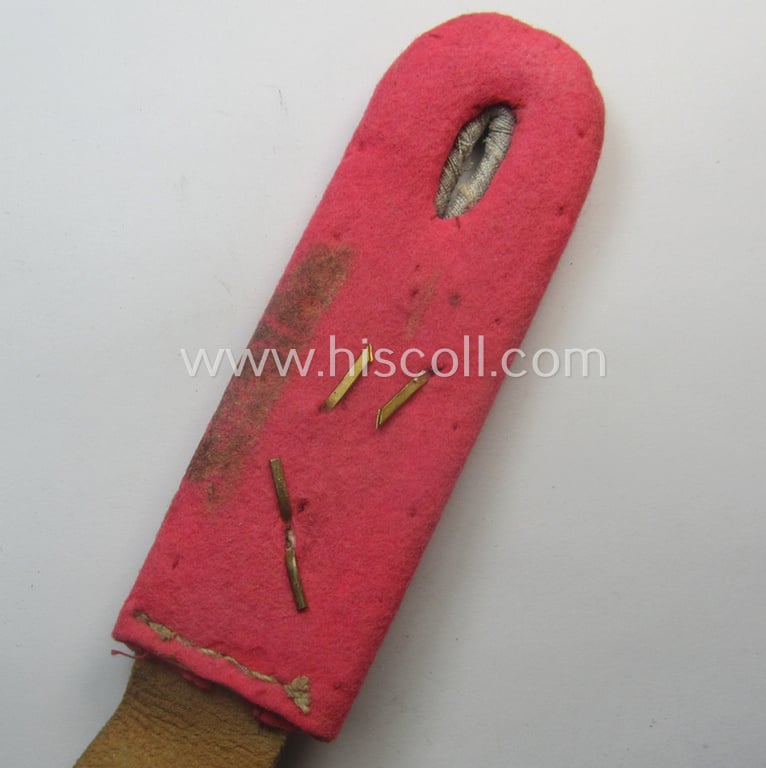 Single - but nevertheless scarcely found! - WH (Heeres) 'cyphered' officers'-type shoulderboard as was intended for usage by a: 'Oberleutnant u. Mitglied eines Panzer-Aufklärungs-Abtlgs.'