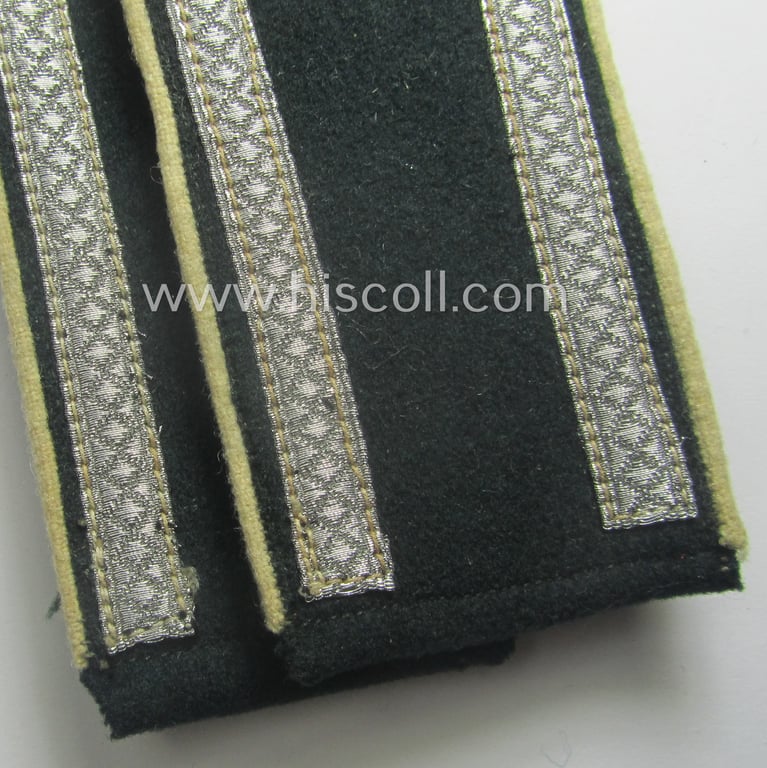 Attractive - and fully matching! - pair of WH (Heeres), pre- ie. early-war period- (ie. 'M40'-pattern, rounded-styled) typical 'standard-issued' NCO-type shoulderstraps as intended for an: 'Unteroffizier der Infanterie-Trpn.'