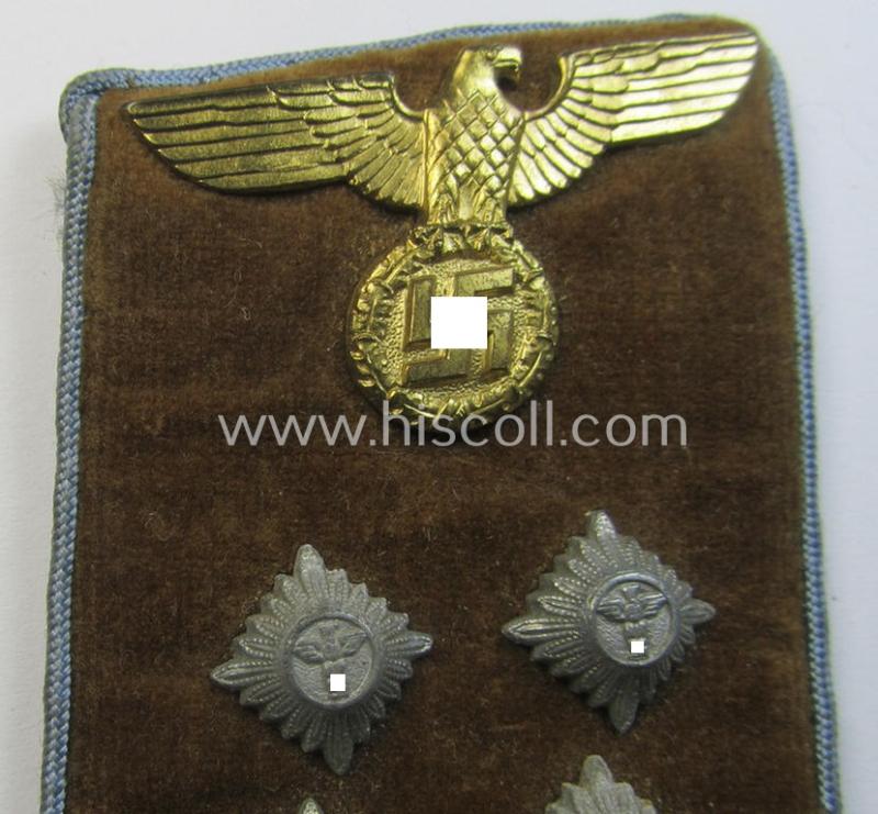 Attractive - albeit single! - N.S.D.A.P.-type collar-patch (ie. 'Kragenspiegel für pol. Leiter') being a piece as intended for usage by an: 'N.S.D.A.P.-Obergemeinschaftsleiter' at 'Orts'-level and that comes in a moderately used ie. worn-, cond...