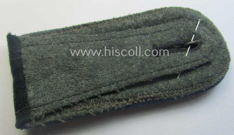 Single, WH (Heeres) NCO-type (ie. 'M40'-pattern- and neatly 'cyphered') shoulderstrap as was intended for usage by an: 'Oberfeldwebel u. Mitglied einer Ärztlichen Akademie'