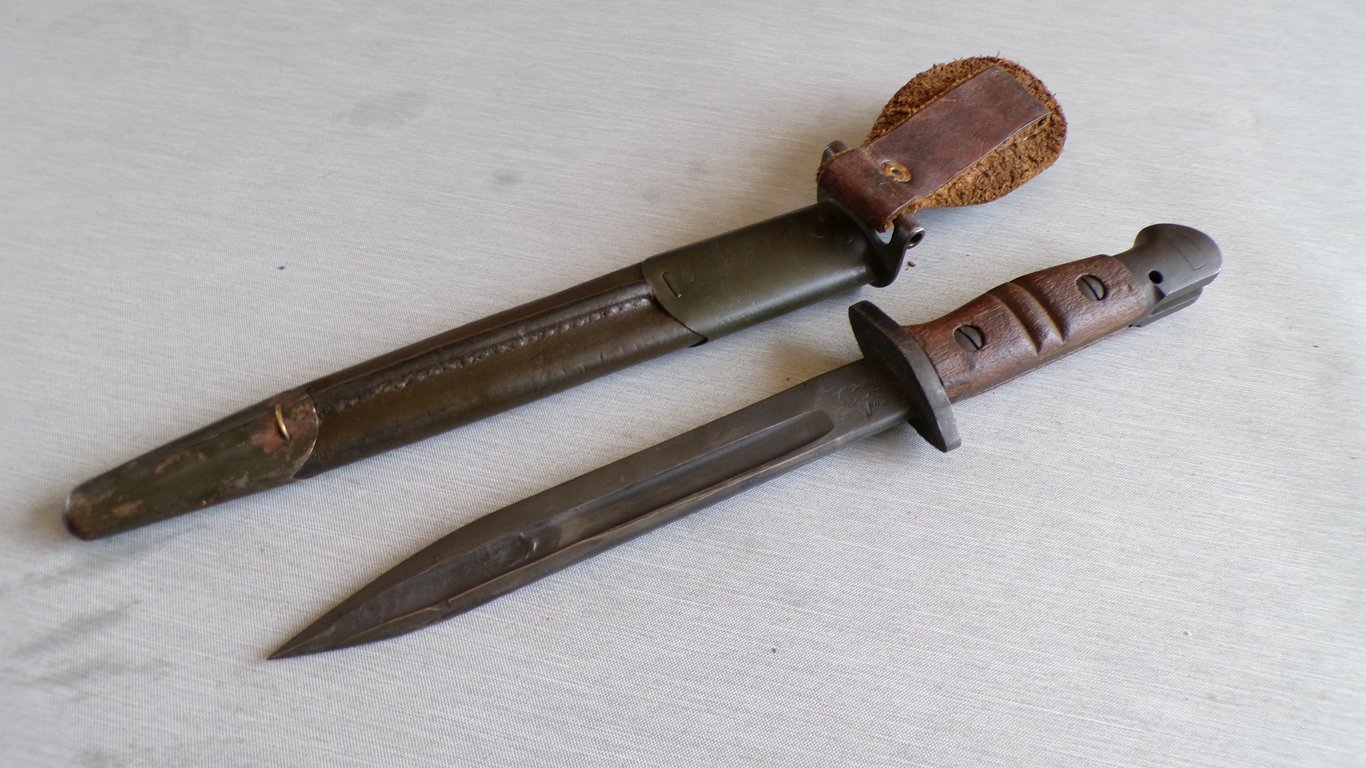 French Foreign Legion Paratrooper Combat dagger
