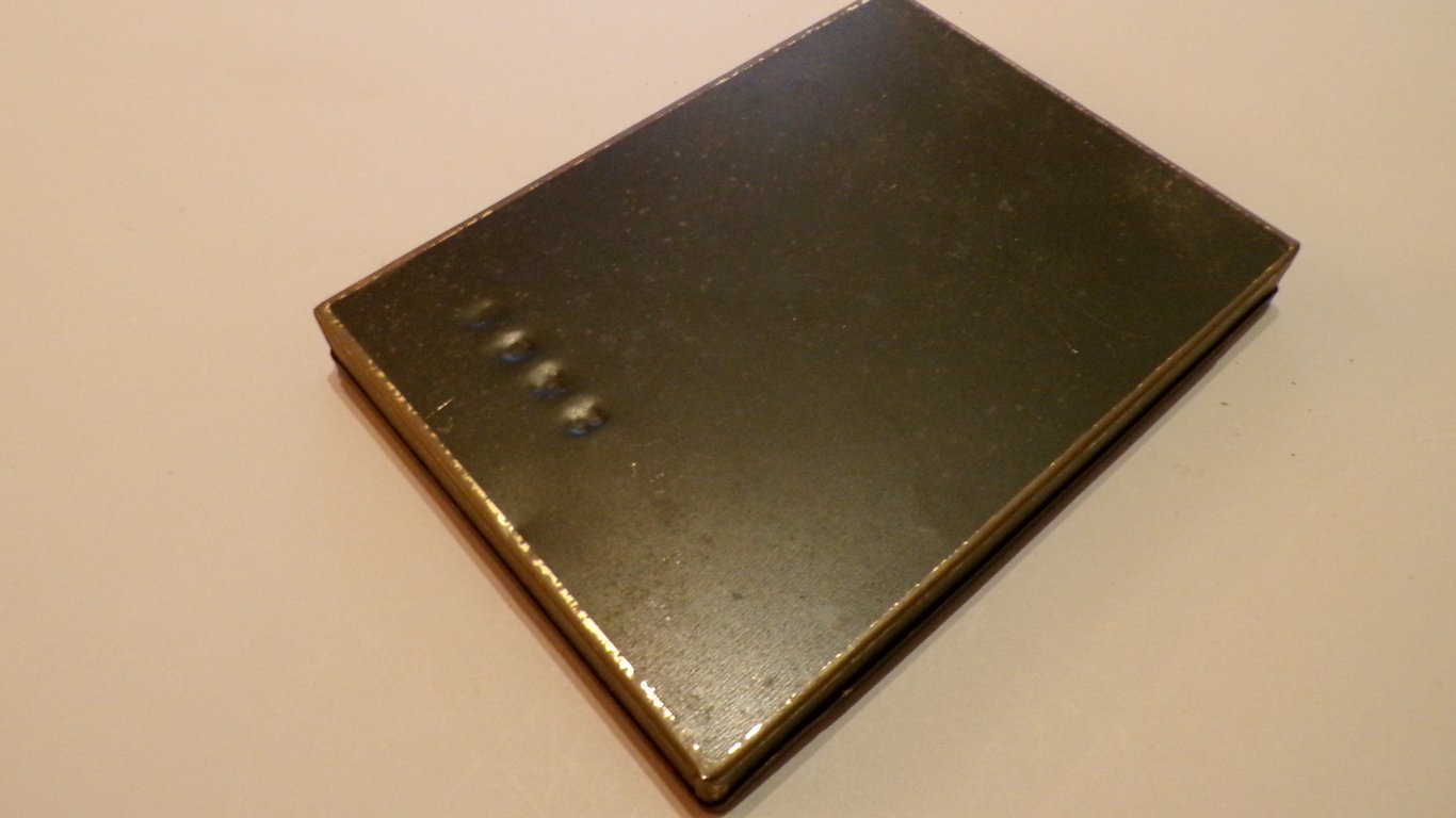 1940's Tin of Player's Navy Cut cigarettes