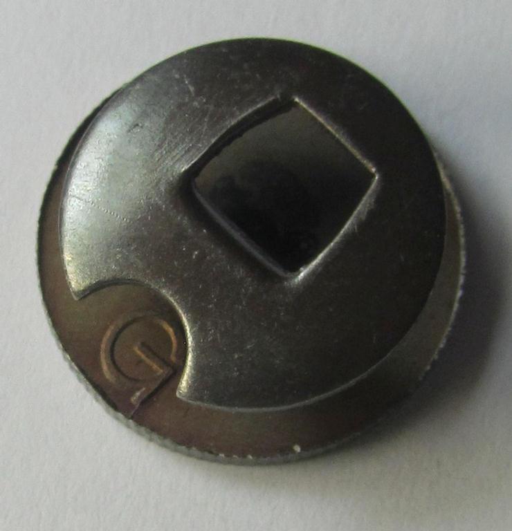 Detailed, silver-toned, TR-period-membership-badge (ie. 'Mitgliedsabzeichen') as was intended to signify membership within the: 'Reichsstand des Deutschen Handwerks' being a maker- (ie. 'GM'-) marked example