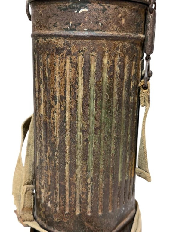 Camouflaged Gasmasker Canister