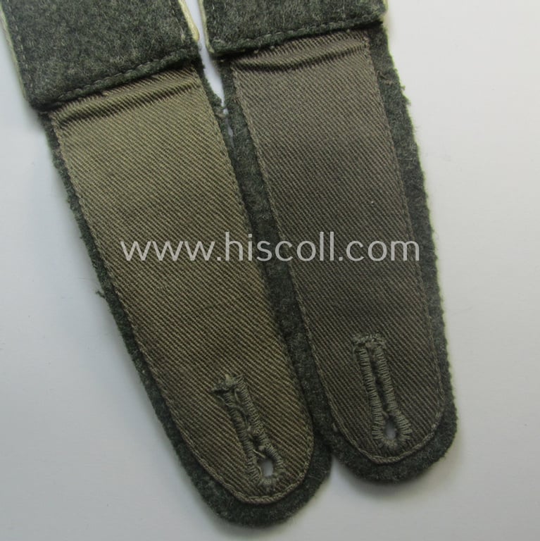 Pair of WH (Heeres), early- (ie. mid-) war-period- (ie. 'M41- o. M43'-) pattern EM-type shoulderstraps as piped in the white-coloured branchcolour as was intended for a: 'Soldat eines Infanterie-Rgts.'