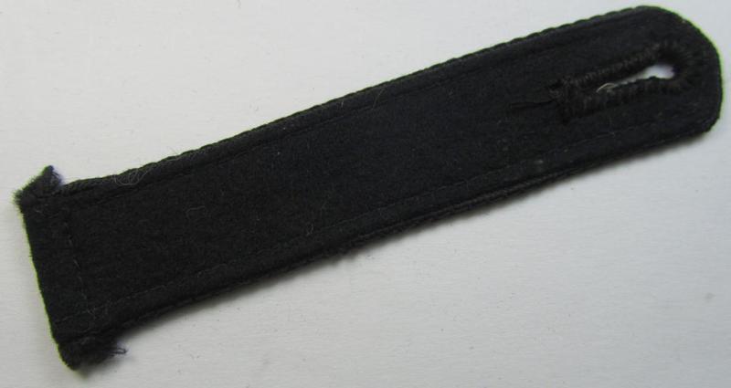 Neat - and naturally single! - black-piped, so-called: 'DJ- o. Deutsches Jungvolk' shoulderstrap as was intended for usage by a: 'DJ-Mitglied' who served within the: 'Bann 83' (83 = 'Kassel')