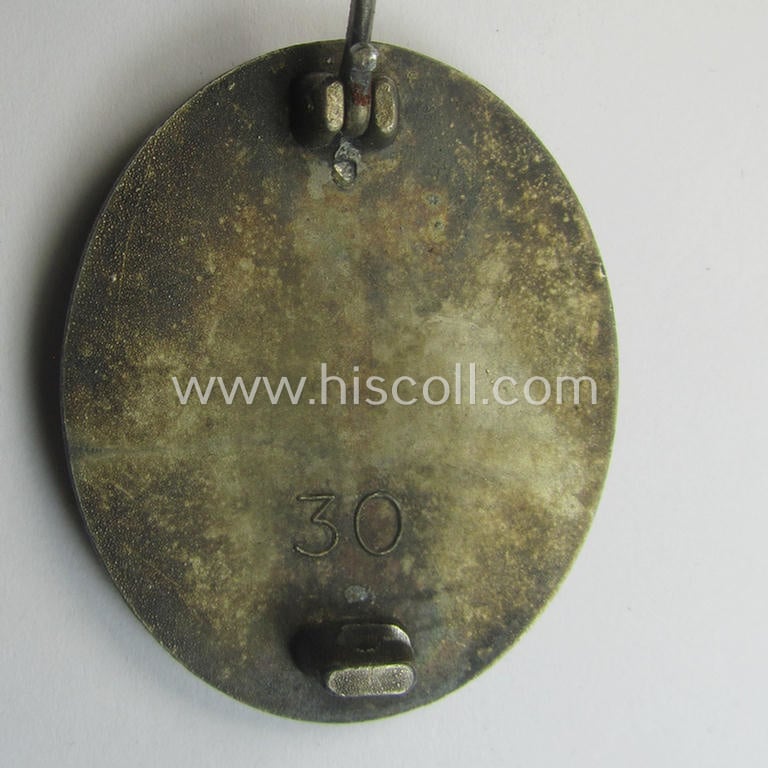 'Verwundeten-Abzeichen in Silber' being a clearly maker- (ie. '30'-) marked- and/or typical 'Feinzink'-based example that comes stored in its maker- (ie. 'Hauptmünzamt Wien III'-) marked- and period etui