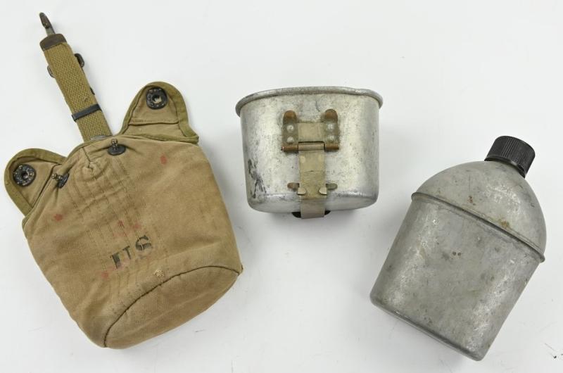 US M-1941 Cavalry/Paratrooper Canteen with extension strap